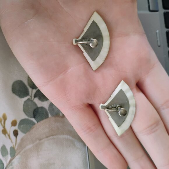 Vintage Fan screwback earrings - Picture 2 of 3